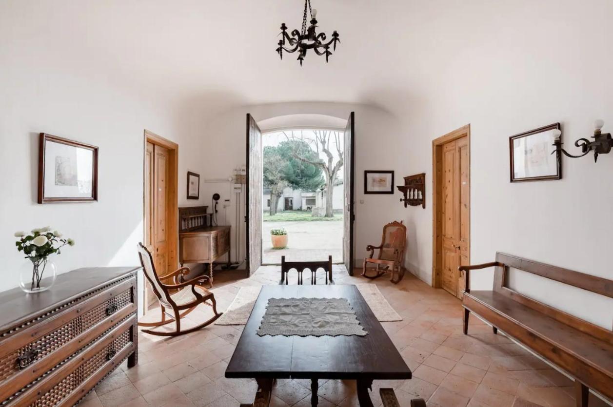 Can Rovira - Stunning Neoclassical Mansion, Just 20 Min Drive From Barcelona City Center, Ideal For Groups And Families Алелья Экстерьер фото
