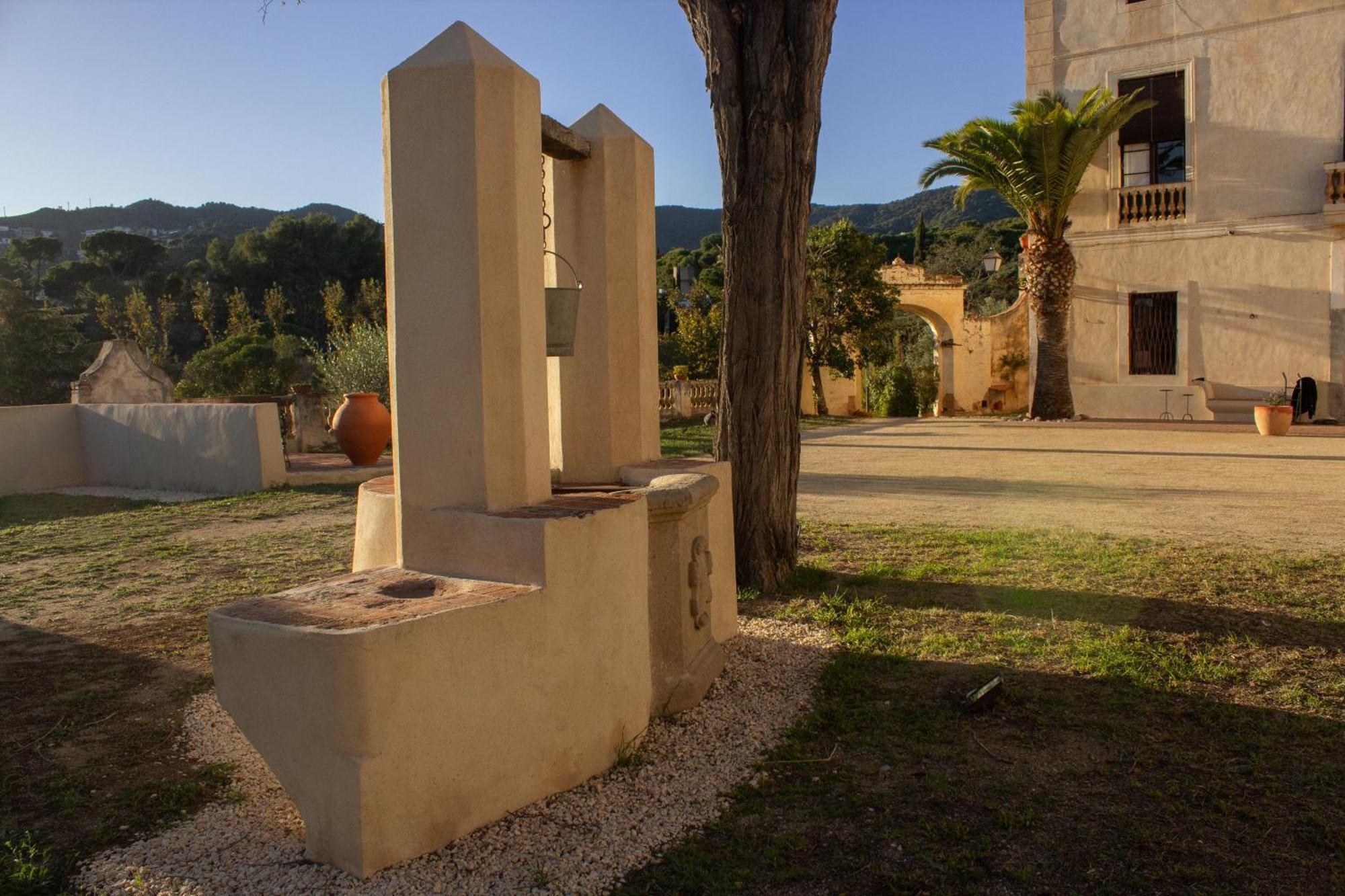 Can Rovira - Stunning Neoclassical Mansion, Just 20 Min Drive From Barcelona City Center, Ideal For Groups And Families Алелья Экстерьер фото