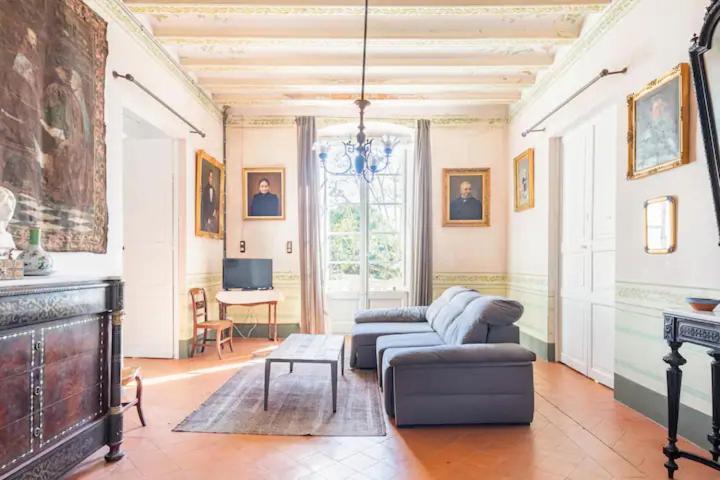 Can Rovira - Stunning Neoclassical Mansion, Just 20 Min Drive From Barcelona City Center, Ideal For Groups And Families Алелья Экстерьер фото