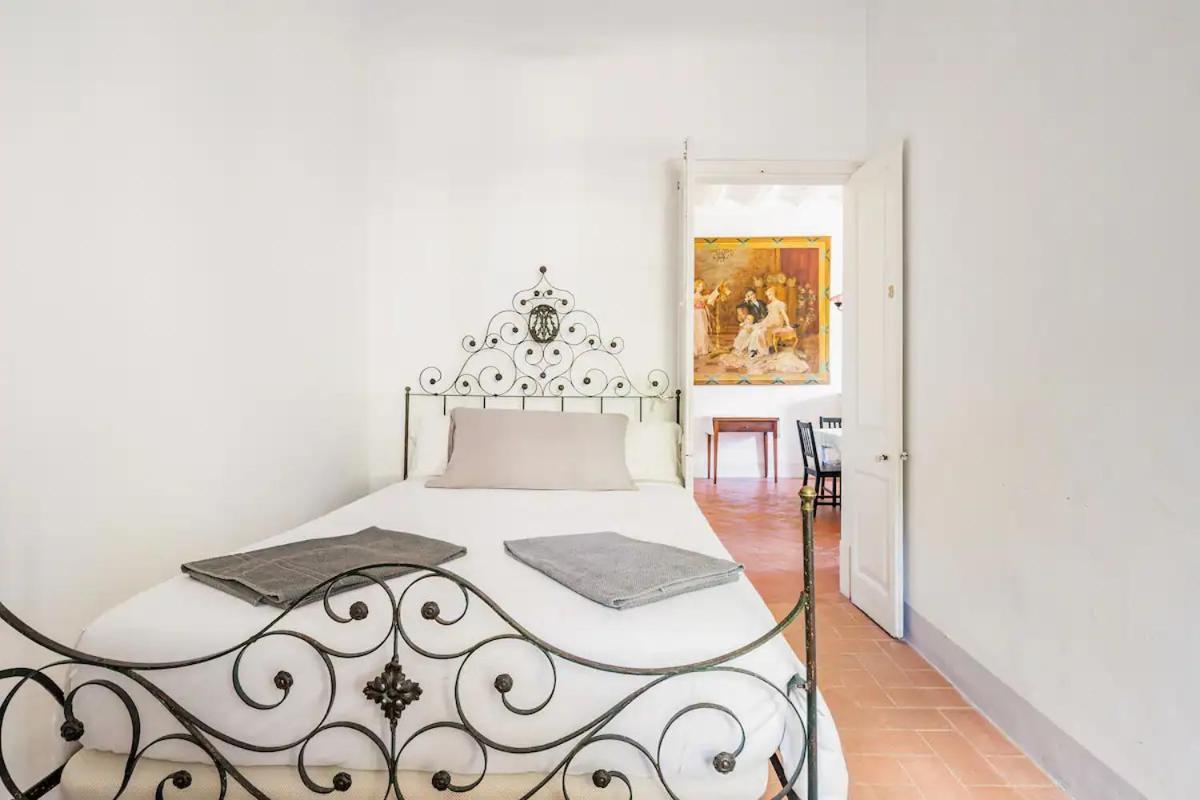 Can Rovira - Stunning Neoclassical Mansion, Just 20 Min Drive From Barcelona City Center, Ideal For Groups And Families Алелья Экстерьер фото