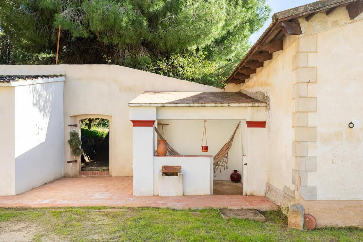 Can Rovira - Stunning Neoclassical Mansion, Just 20 Min Drive From Barcelona City Center, Ideal For Groups And Families Алелья Экстерьер фото