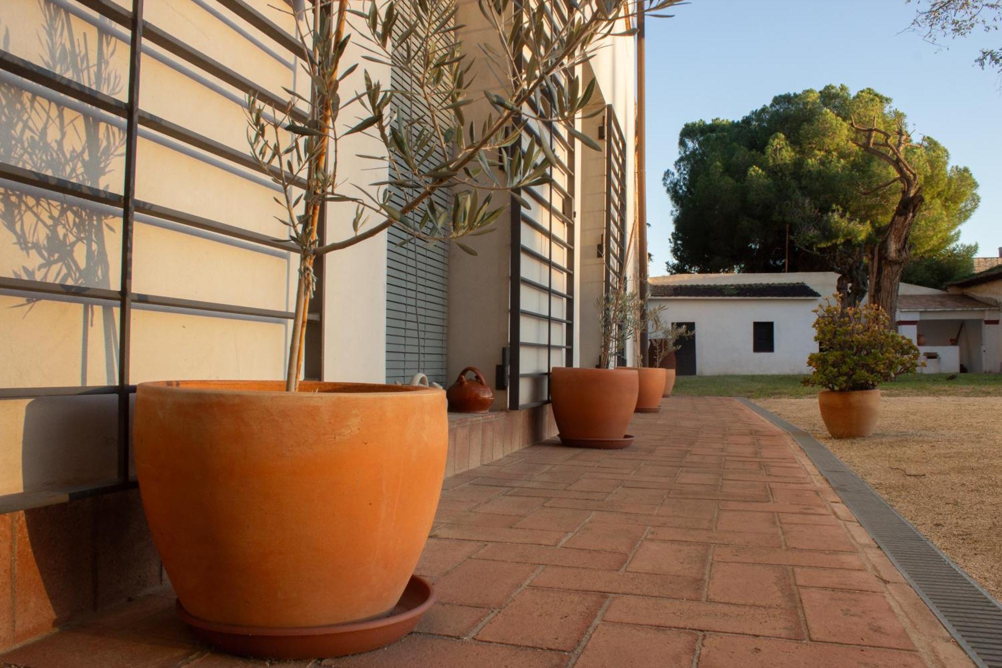Can Rovira - Stunning Neoclassical Mansion, Just 20 Min Drive From Barcelona City Center, Ideal For Groups And Families Алелья Экстерьер фото